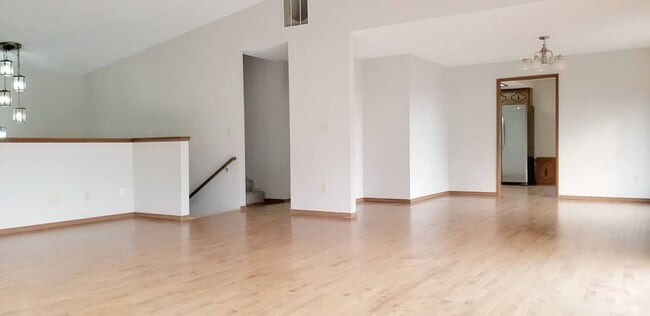 Building Photo - Hard to find 5 bedroom home in Tamoshan ne...