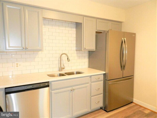 Building Photo - 300 Claiborne Ave