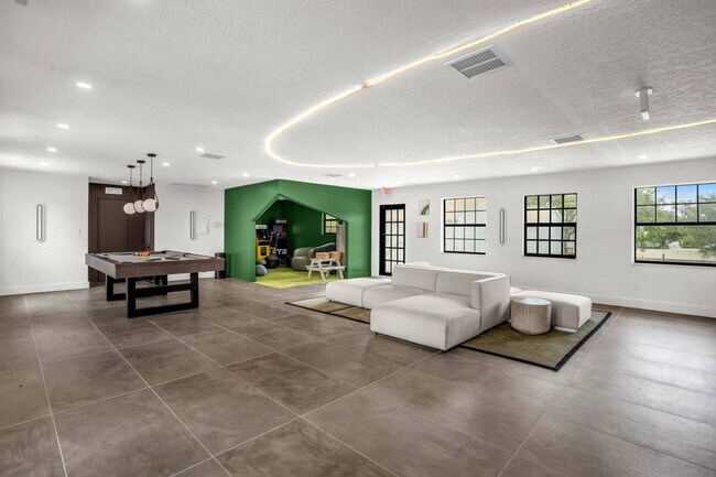 Building Photo - 13930 Heritage Club Dr