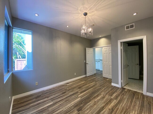 Building Photo - Stunning 4 bedroom Home with a Pool locate...