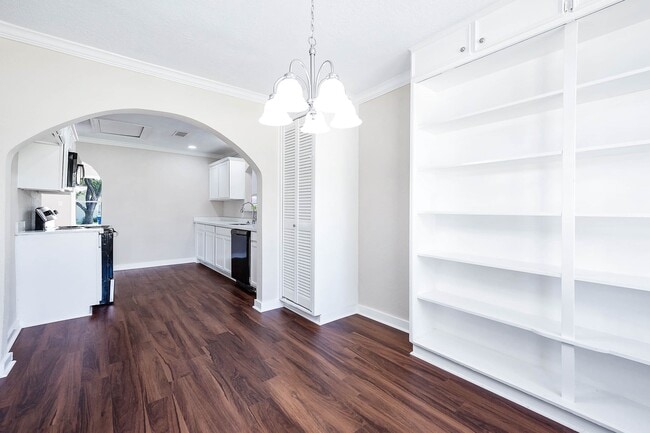 Building Photo - 2214 11th Ave N