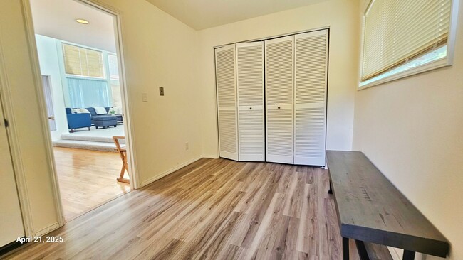 Building Photo - Beautiful Remodeled 4 Bedroom and 2.5 Bathroom Single Family House - Bellevue