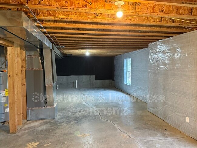 Building Photo - 2804 Coyote Ct