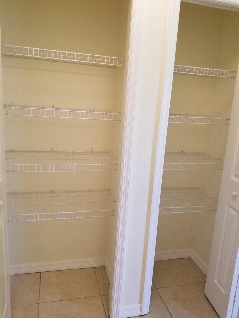 Building Photo - 4616-4618 24th St Sw