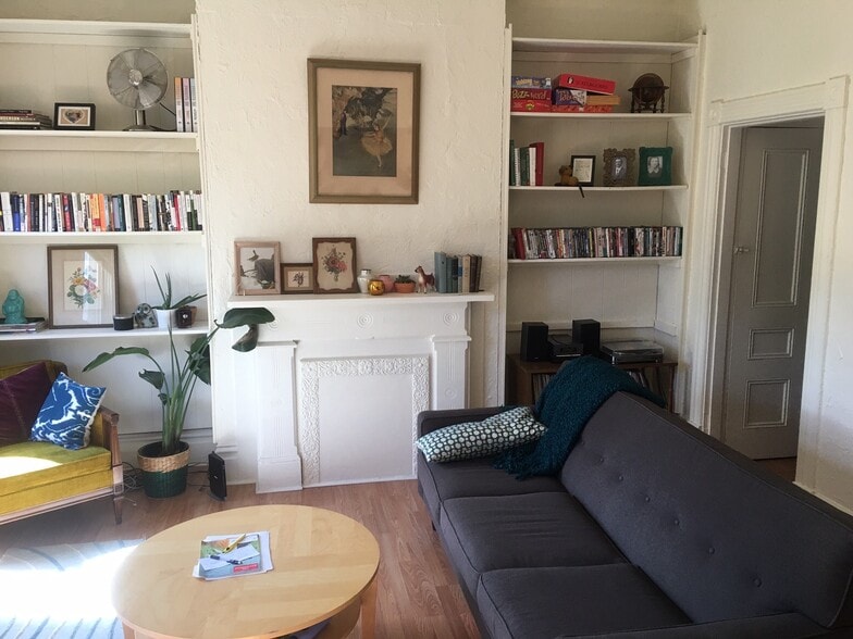 Living area - 434 S Pacific Ave