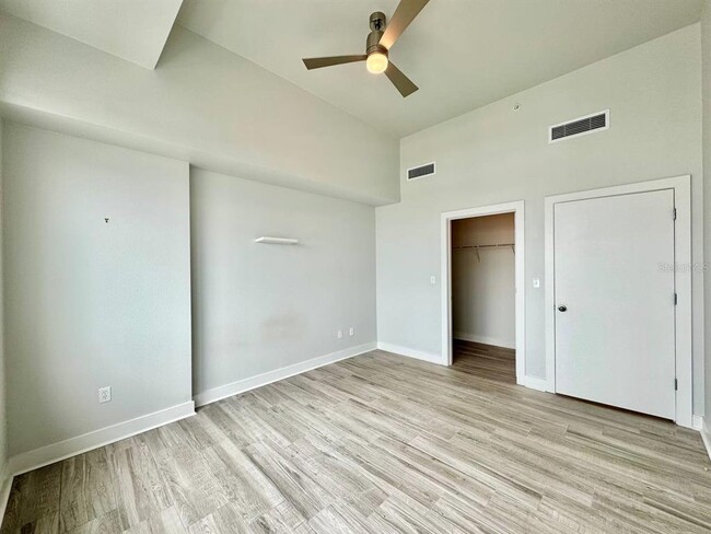 Building Photo - 1208 E Kennedy Blvd