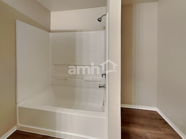 Building Photo - 7271 Wakeview Dr