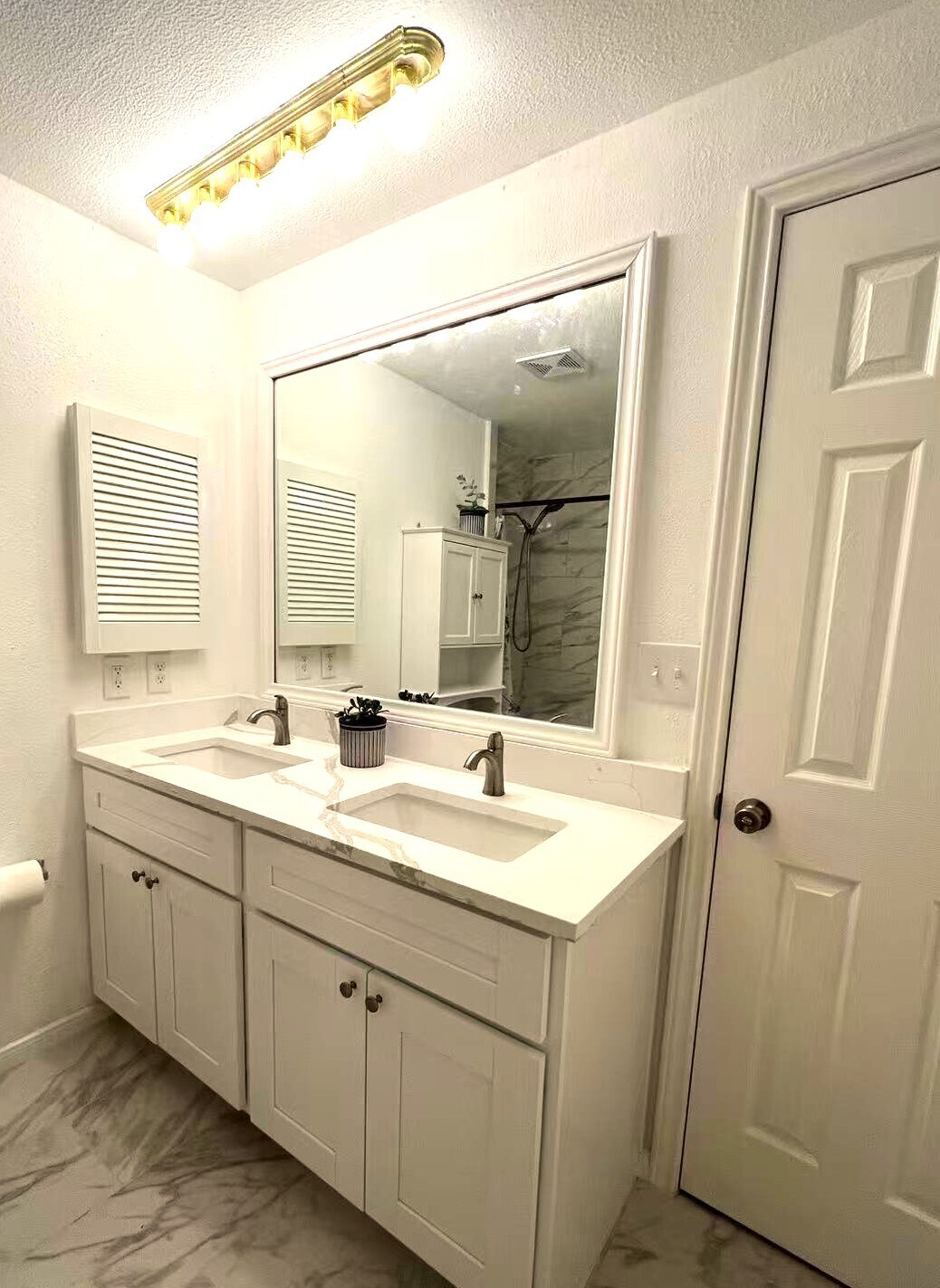 Building Photo - 2207 S Braeswood Blvd