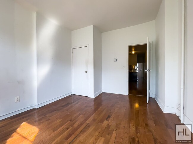 Building Photo - Bushwick Brooklyn / Spacious 2-Bed 1-Bath ...