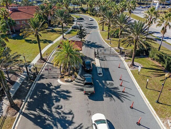 Building Photo - 5554 Metrowest Blvd