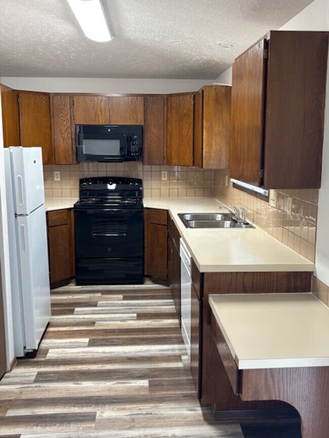 Building Photo - 1126