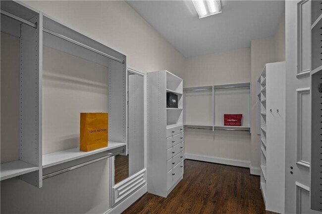 Building Photo - 8630 Moor Park Run