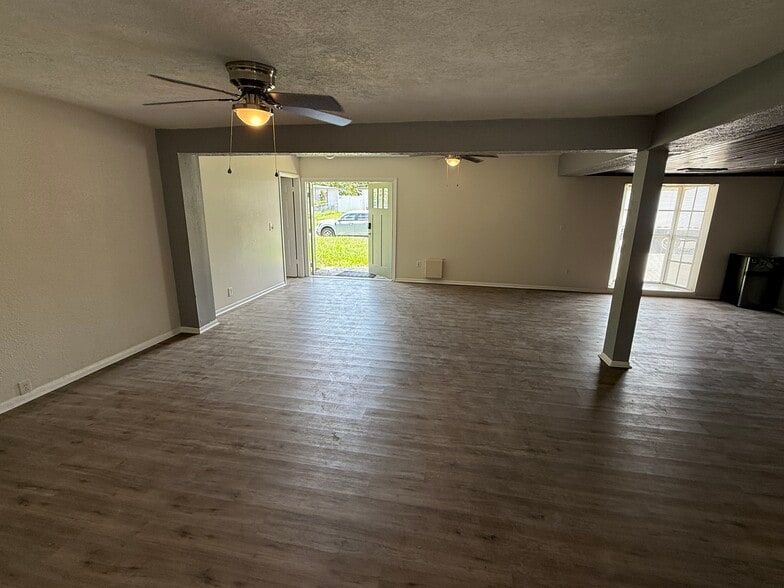 Building Photo - 4526 S Lois Ave