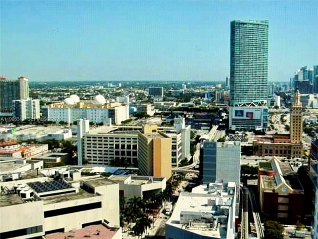 Building Photo - 133 NE 2nd Ave