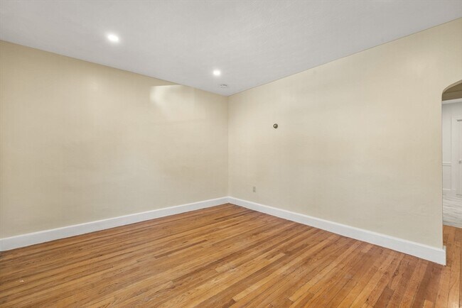 Building Photo - 19 Beechcroft St