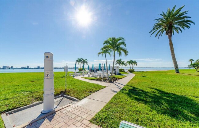 Building Photo - 868 Bayway Blvd