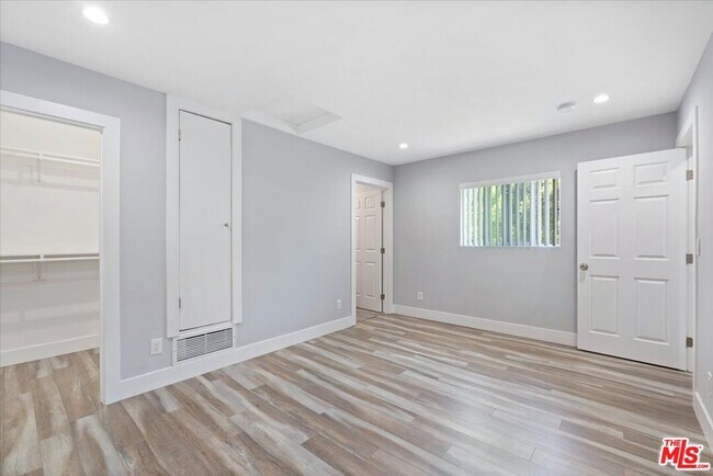 Building Photo - 6652 Orion Ave