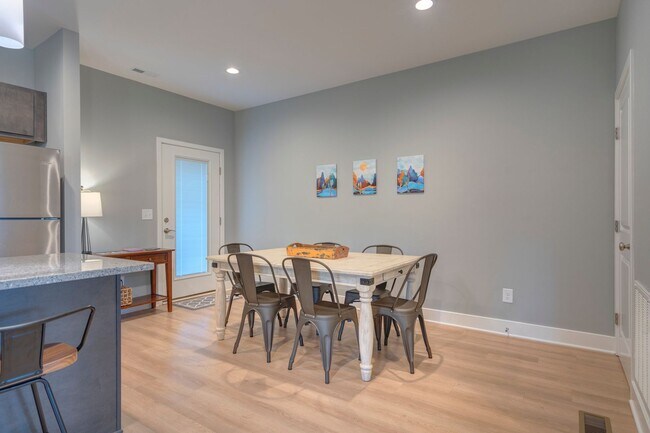 Building Photo - The Summit Townhome Community In Blacksburg