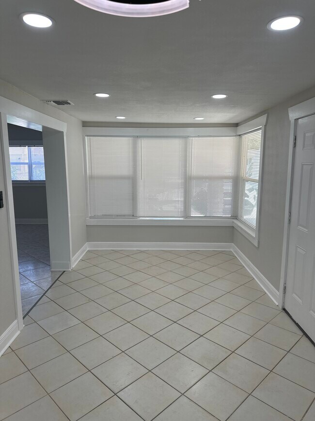Building Photo - 5224 100th Way N