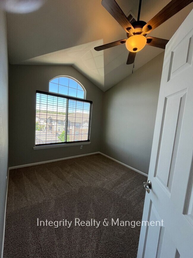 Building Photo - 1496 Royal Troon Dr