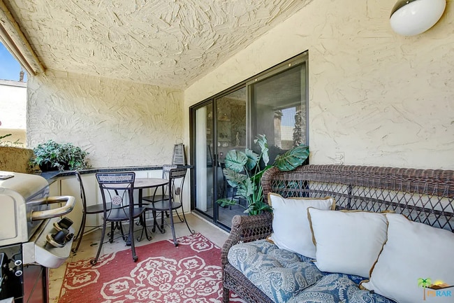 Building Photo - Charming Furnished 1-Bedroom Condo with Mo...