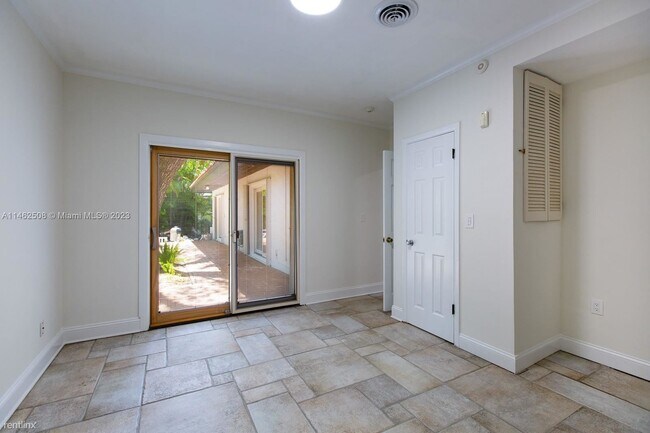 Building Photo - 3 br, 2.5 bath House - 171 Edgewater Dr