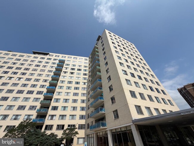 Building Photo - 10201 Grosvenor Pl