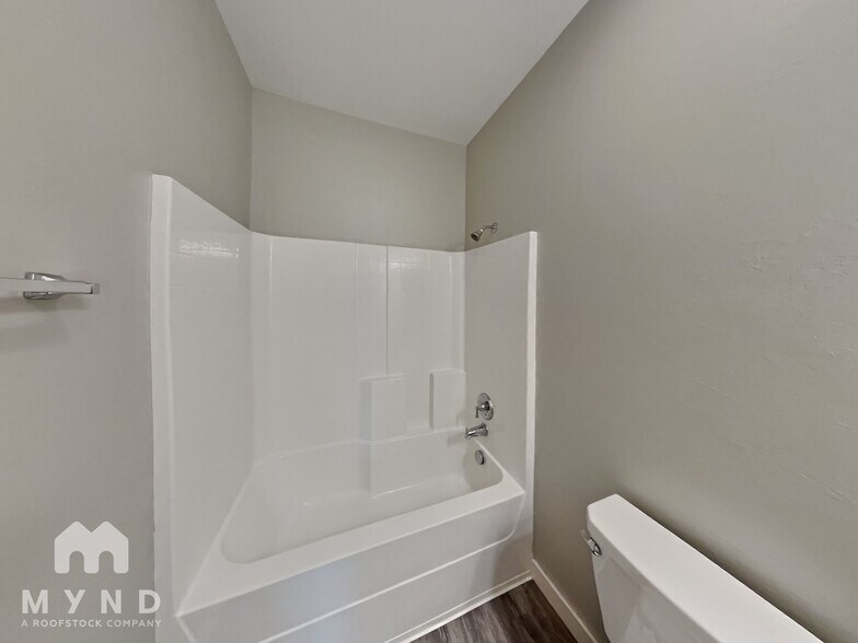 Building Photo - 14316 Peach Tree Dr