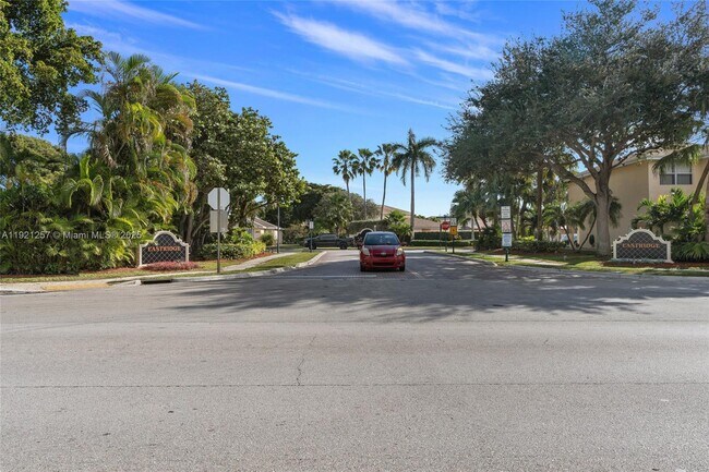 Building Photo - 4055 Eastridge Dr