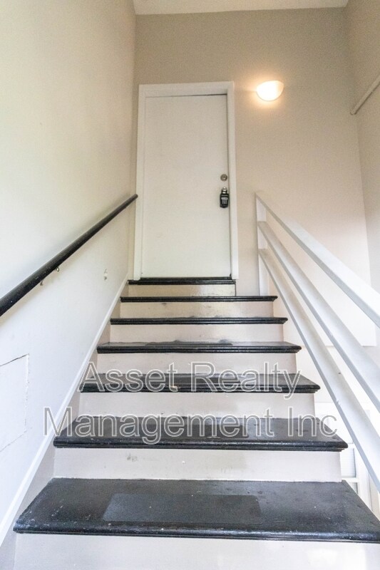 Building Photo - 602 Caswell Ave