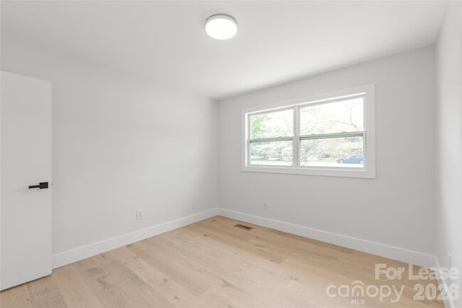 Building Photo - 1315 Vickie Ln