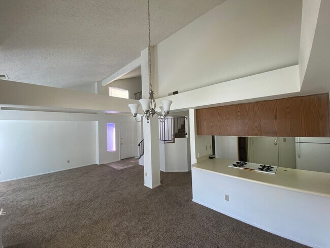 Building Photo - Great 3 Bedroom Henderson Home with Pool!
