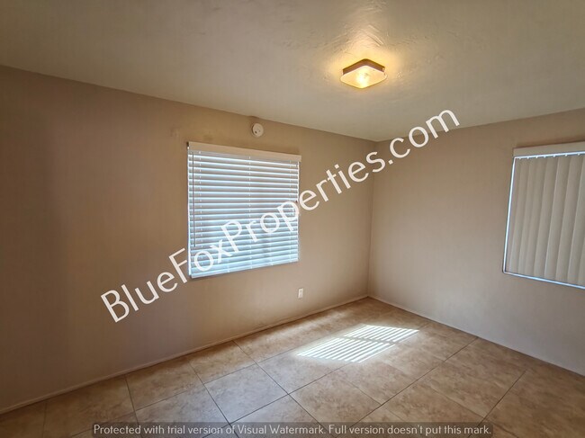 Building Photo - 907 E Weymouth St