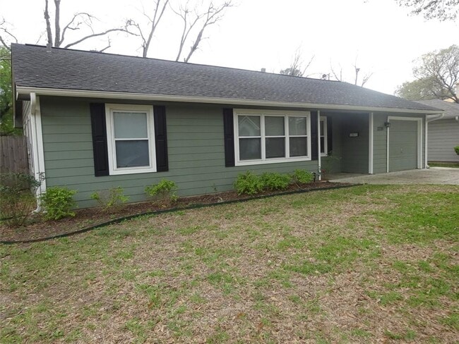 Building Photo - 2231 Saxon Dr