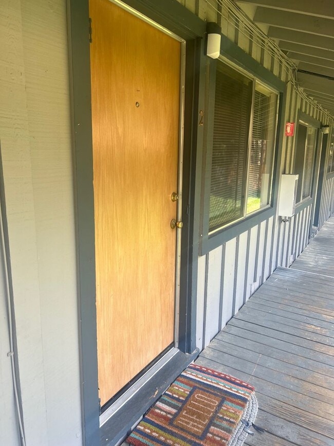 Building Photo - Cozy 1Bd 1Ba apartment with new appliances w/ gas utility included! Available now! Call me today