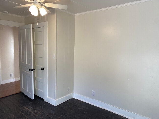 Building Photo - 333 E Catawba Ave