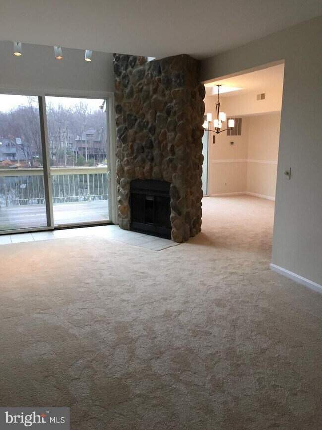 Building Photo - This is a rare opportunity to enjoy lakeside living in one of Northern Virginia’s most desirable ...