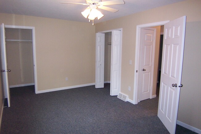 11x18 Master Bedroom with 2 closets - 4773 Lorraine Ave