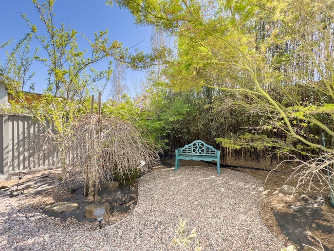 Building Photo - 1680 Southview Dr