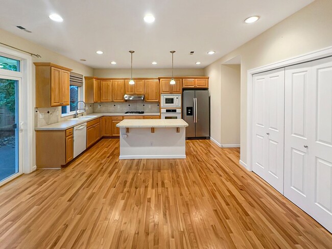 Building Photo - Spacious Rockport home in beautiful Bothell Community