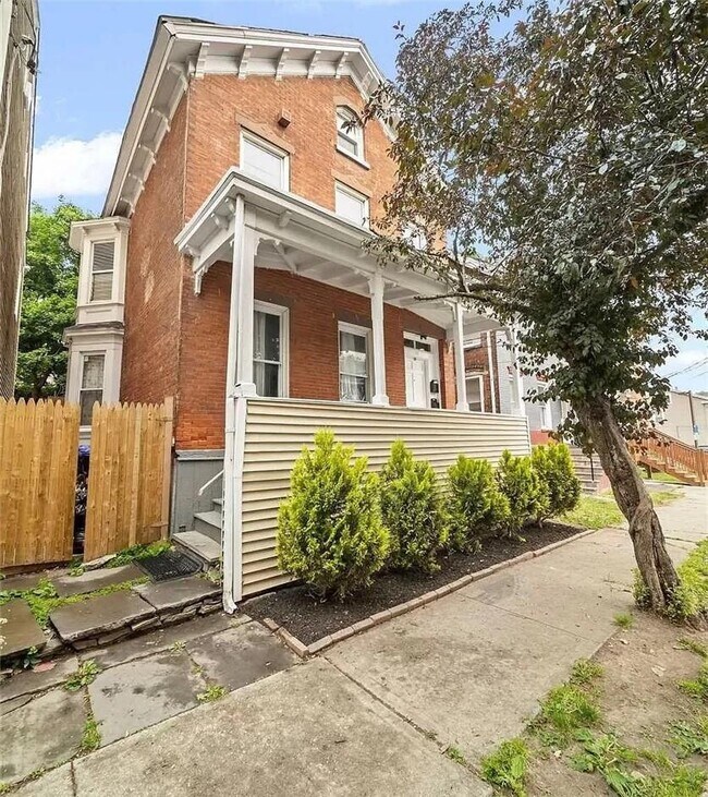 Primary Photo - 30 Conklin St