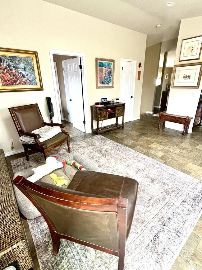 Building Photo - Charming 3 Bedroom 2.5 Bath home in Pismo Heights