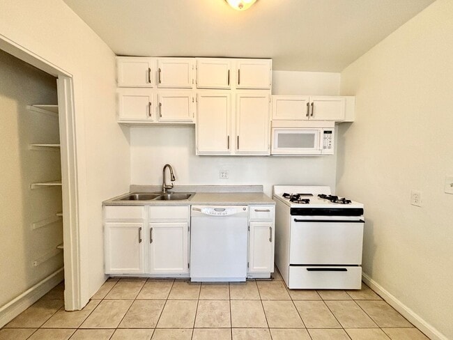 Building Photo - 3810-3812 Central St.