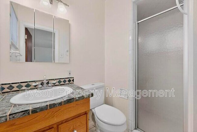 Building Photo - 3503 Montclaire Dr NE