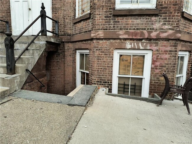 Building Photo - 22 Gidney Ave