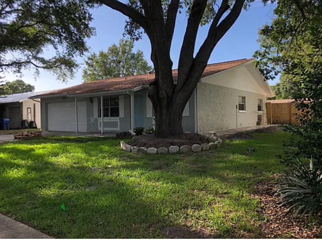 Building Photo - 1618 Amberglen Dr