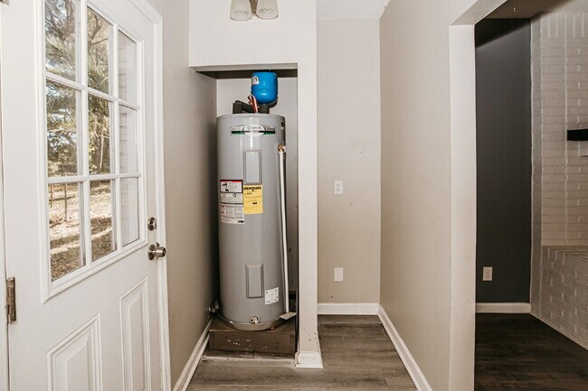 Building Photo - 3-Bedroom with 2 Full Baths Home in Charleston – Spacious 1,752 Sq