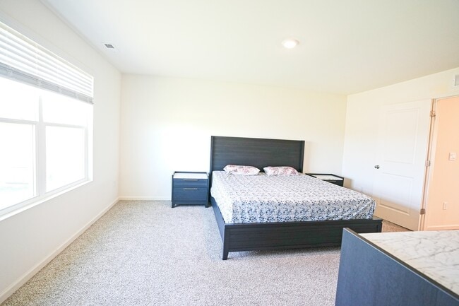 Building Photo - 2733 Berrywood Ln