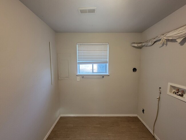Building Photo - Remodeled 4 Bedroom 2 Bath Home for Rent C...