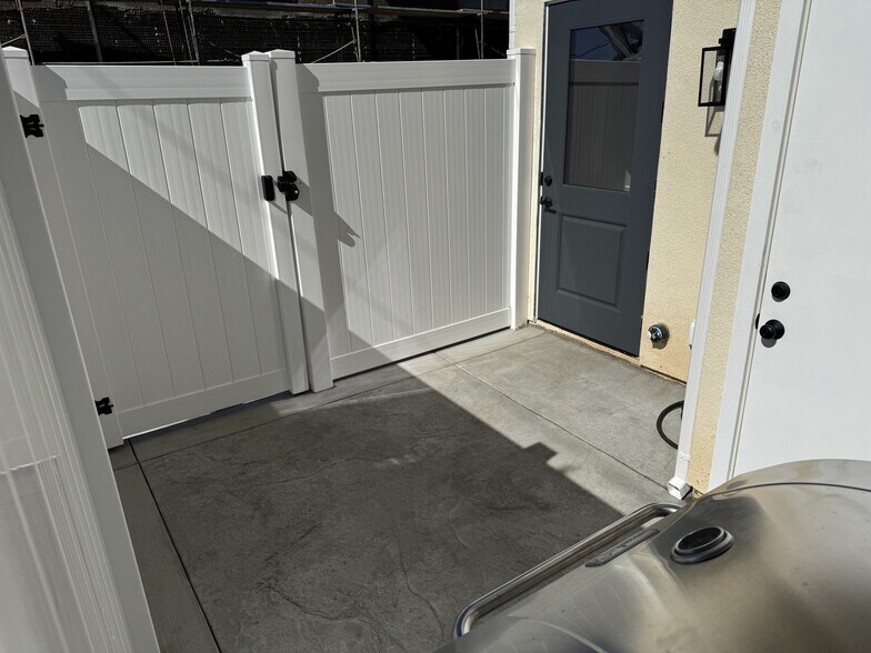 Patio/BBQ - 2428 Denver St